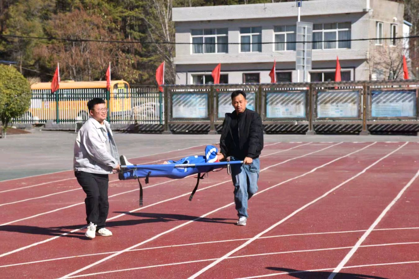 抚民中小学防震减灾疏散演练//申永志(图9)