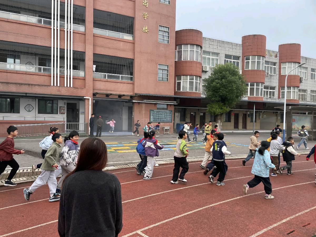 湖北省武汉市江夏区金水学校开展消防应急疏散暨灭火实操演练(图2)