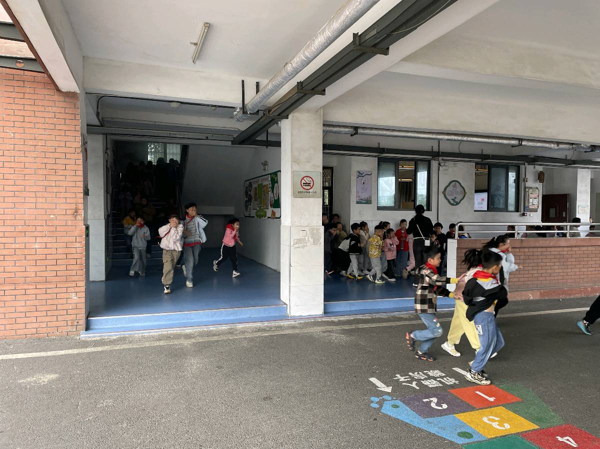 湖北省武汉市江夏区金水学校开展消防应急疏散暨灭火实操演练