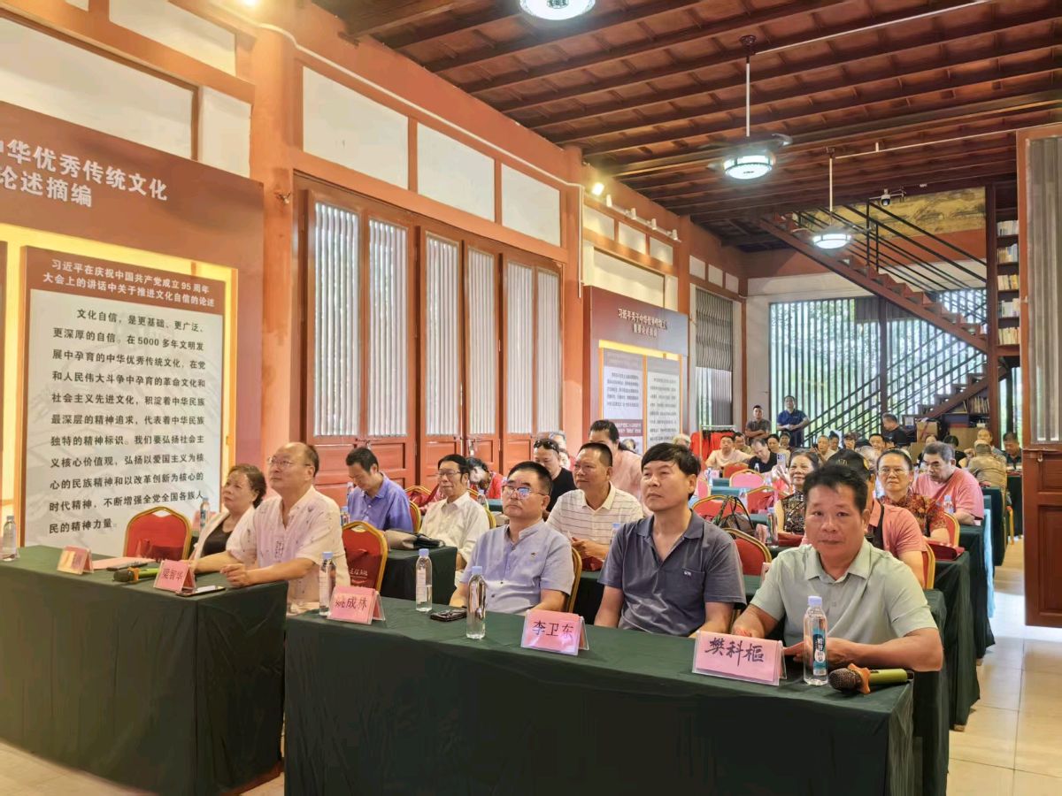 广西梁智华山歌民谣教学讲坛之四：点评学友们练写的龟岭谷风景区山歌作品，再说说写好纪念红军长征胜利90周年山歌的创作技巧□主讲人 梁智华（图3）