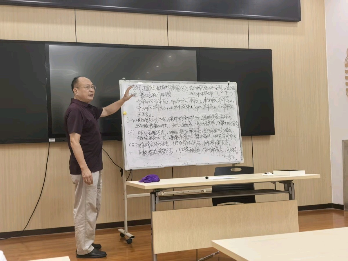 广西梁智华山歌民谣教学讲坛之四：点评学友们练写的龟岭谷风景区山歌作品，再说说写好纪念红军长征胜利90周年山歌的创作技巧□主讲人 梁智华（图8）