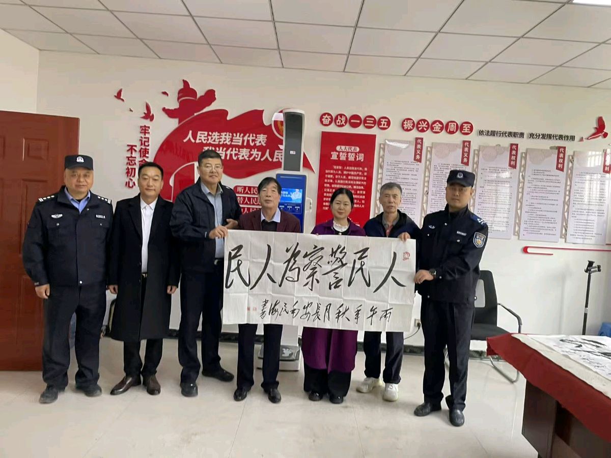 霜降送墨宝 翰墨暖乡邻——毛体书法协会走进南大坪村文化惠民纪实——儒学研究会(任海军)(图2)