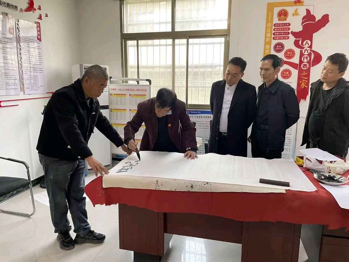 霜降送墨宝 翰墨暖乡邻——毛体书法协会走进南大坪村文化惠民纪实——儒学研究会(任海军)(图4)