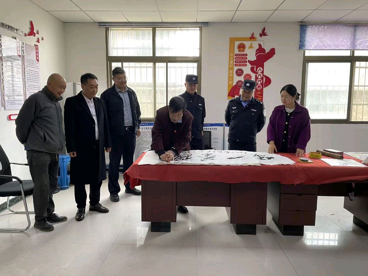 霜降送墨宝 翰墨暖乡邻——毛体书法协会走进南大坪村文化惠民纪实——儒学研究会(任海军)(图7)