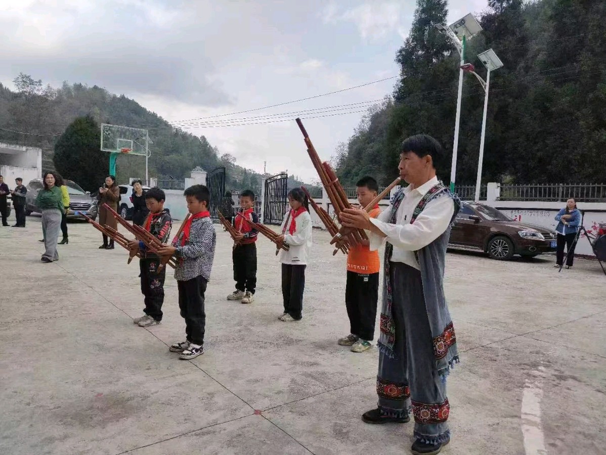 拥抱明天的太阳——钟山区南开乡沙拉小学校歌/作者：杨贤礼（图9）