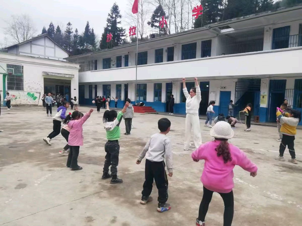 拥抱明天的太阳——钟山区南开乡沙拉小学校歌/作者：杨贤礼（图8）