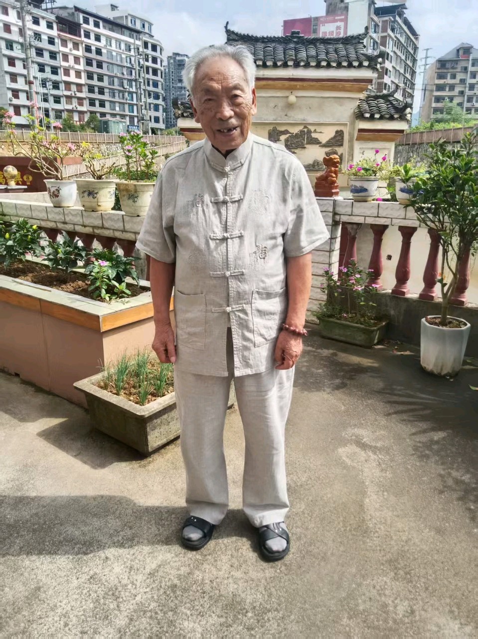 【名家精品】七律 敬赠唐孝璋先生八章 作者：刘有良（图5）