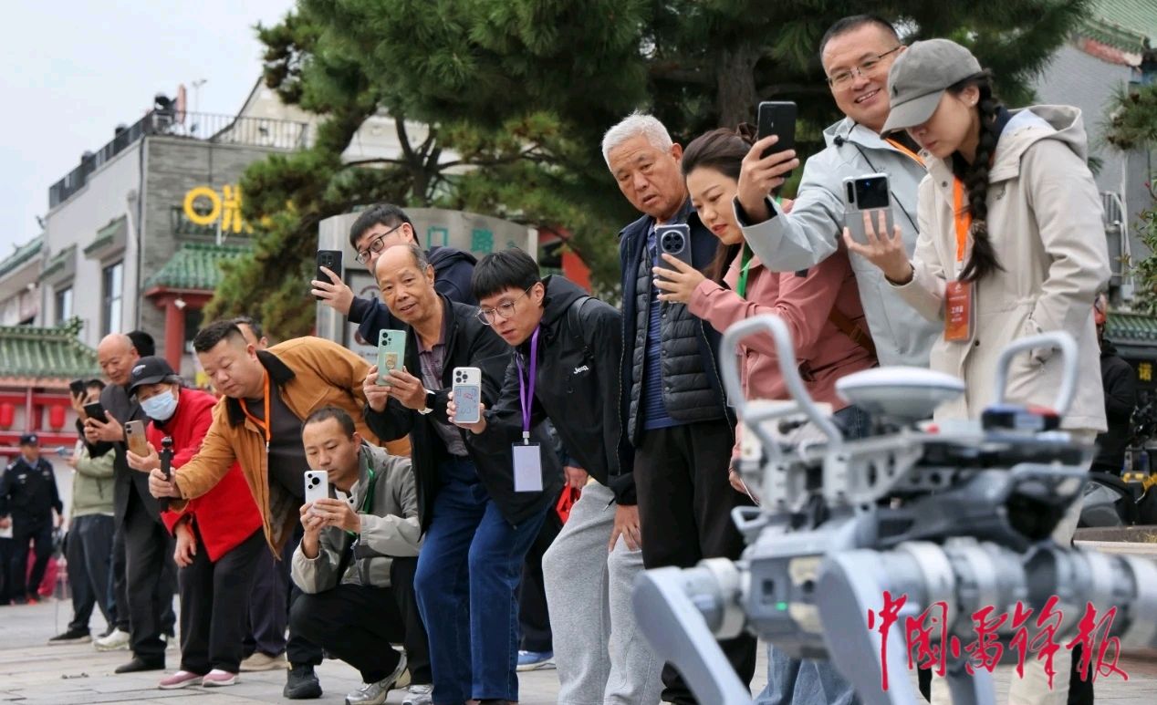 首届CMG世界机器人登泰山大赛排位赛开赛 近50支队伍雨中亮剑（图4）