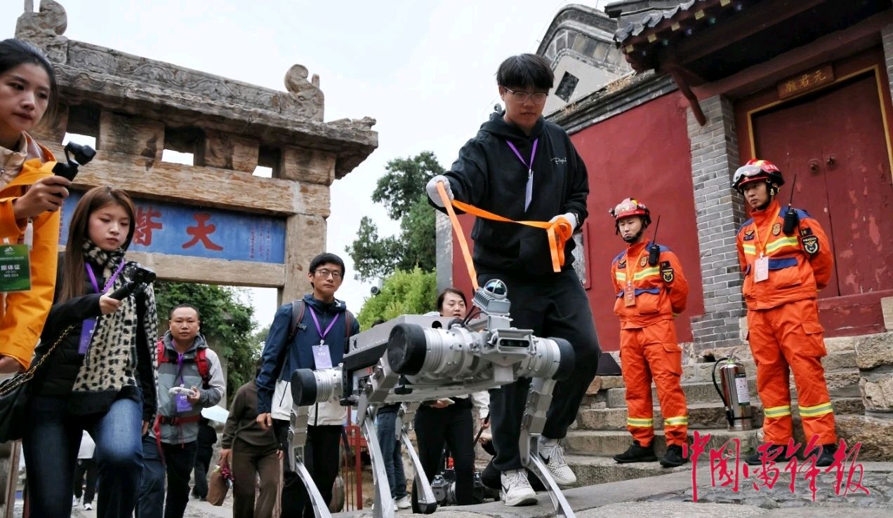 首届CMG世界机器人登泰山大赛排位赛开赛 近50支队伍雨中亮剑（图6）