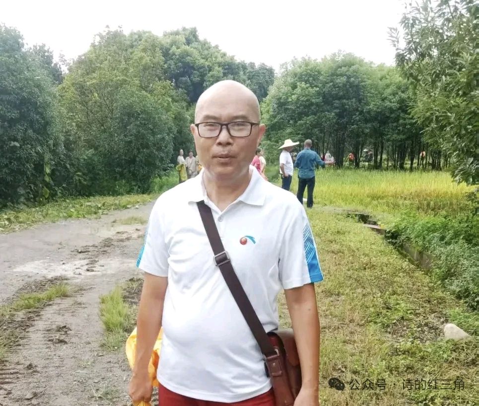 小议李大明的诗：满世界都在讲快、讲新、讲热闹，能坚持写几十年，诗里始终有人，有烟，有饭香，有滋有味，真不容易……（图5）