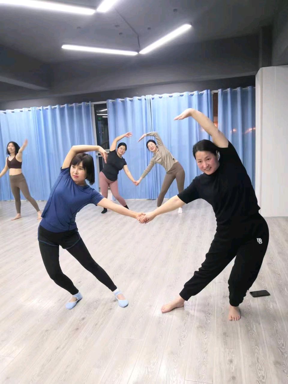 身形修雅韵  美育润沂蒙一一华美公益形体课堂专场盛放临沂  文/韩广华 审核/王传现 编辑/韩广华 赵义成