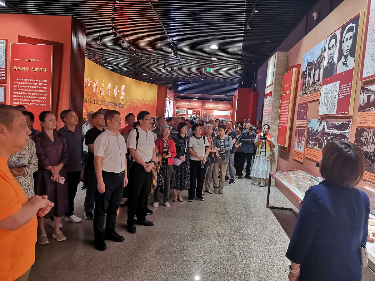 薪火相传!省领导参观后,省政府办公厅106位老同志走进同一场展览(图3)