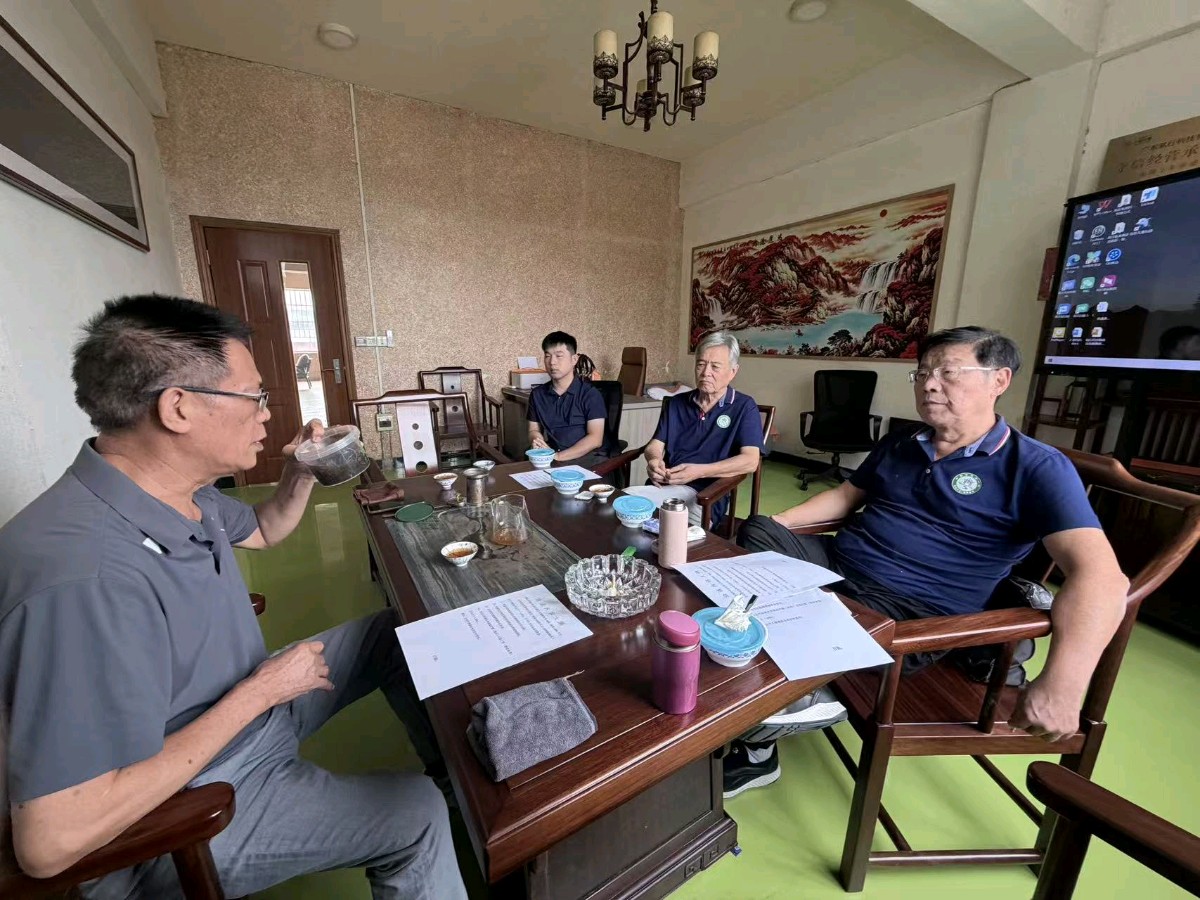 为“幸福村”再访氧行科技点赞：一场健康科技与社群温度的双向奔赴  评论员/池朝兴