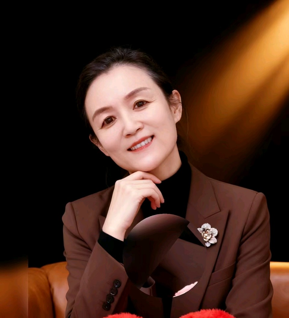 请欣赏【黑龙江文学总社有声平台】编辑/主播：碧荷朗诵《露营感言》作者：笑谈人生