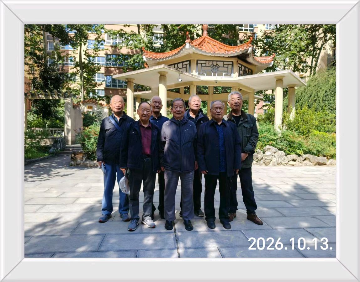 旭日东升（赵长民）//《六十一载重聚首，七个八十岁少年的秋日之约》