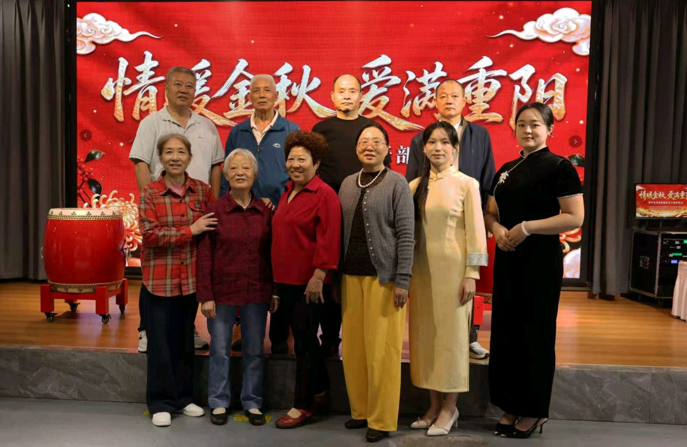 重龙镇开展重阳节老干部座谈会暨文艺慰问演出(图5)