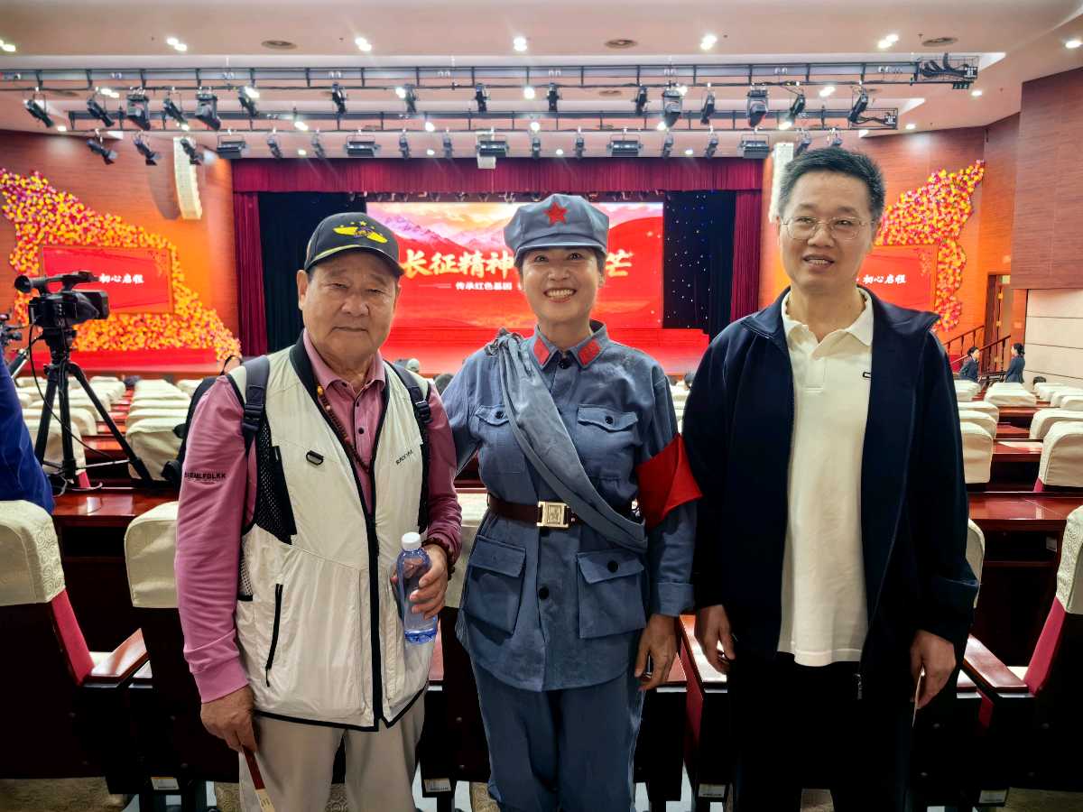 简评《韩品玉先生·赏李鲁青领诵〈清平乐·六盘山〉》 // 王 栋（图2）