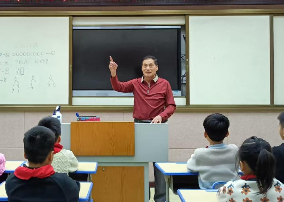 鹧鸪天•退休抒怀  黎锦信