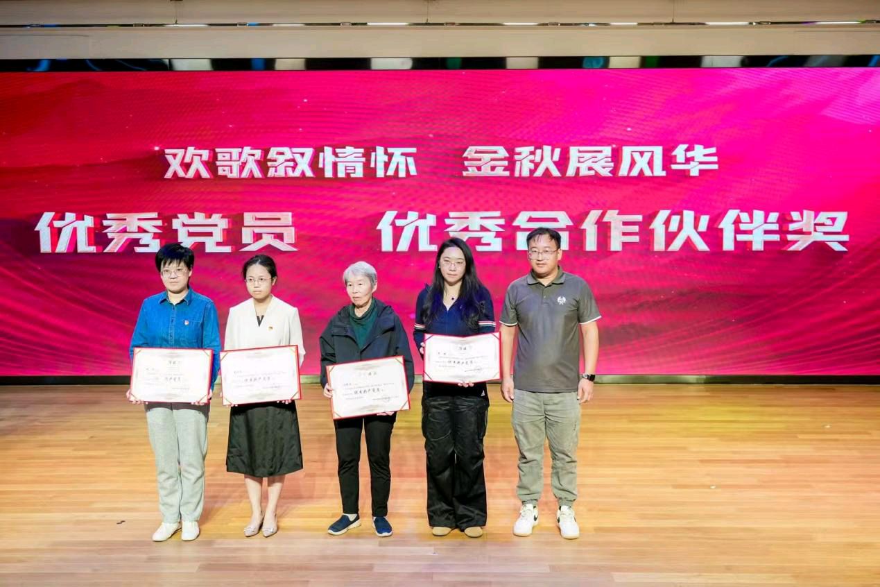 欢歌叙情怀 金秋展风华 —— 北京市通州区朗东社区举办文艺汇演（图5）