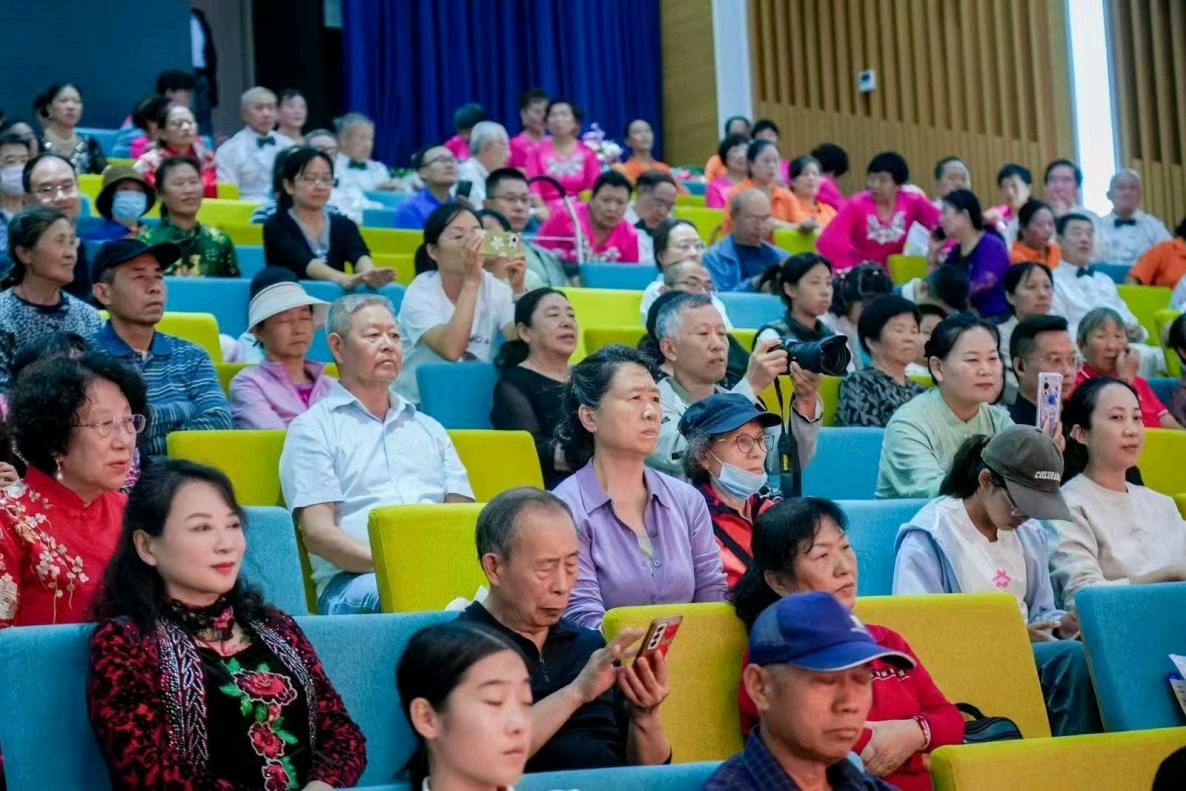 欢歌叙情怀 金秋展风华 —— 北京市通州区朗东社区举办文艺汇演（图7）