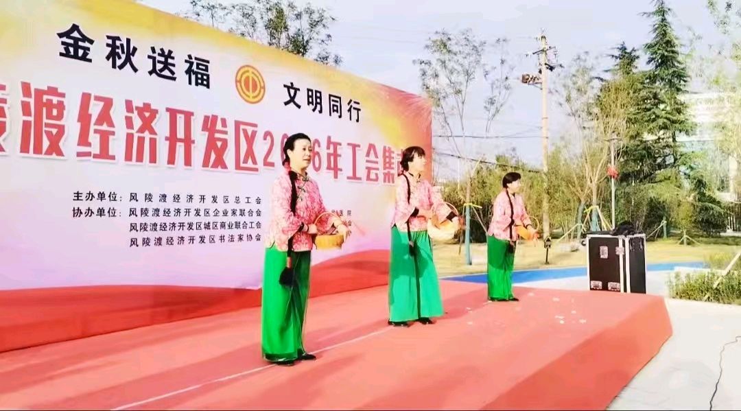 赞风陵渡开发区常青松艺术团团长常淑青 作者:何喜牢 主播:蝴蝶兰(图11)