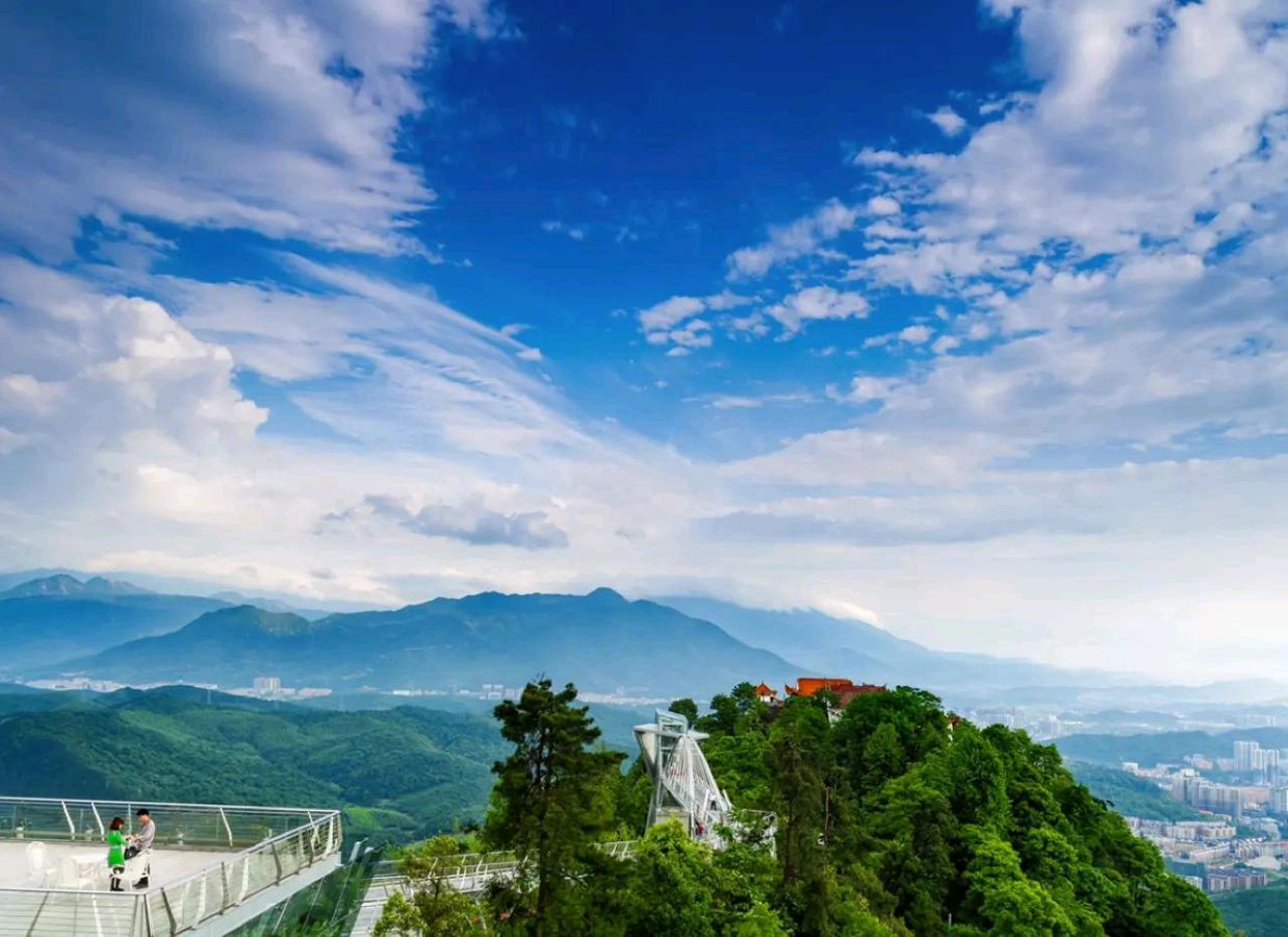 游飞天山
