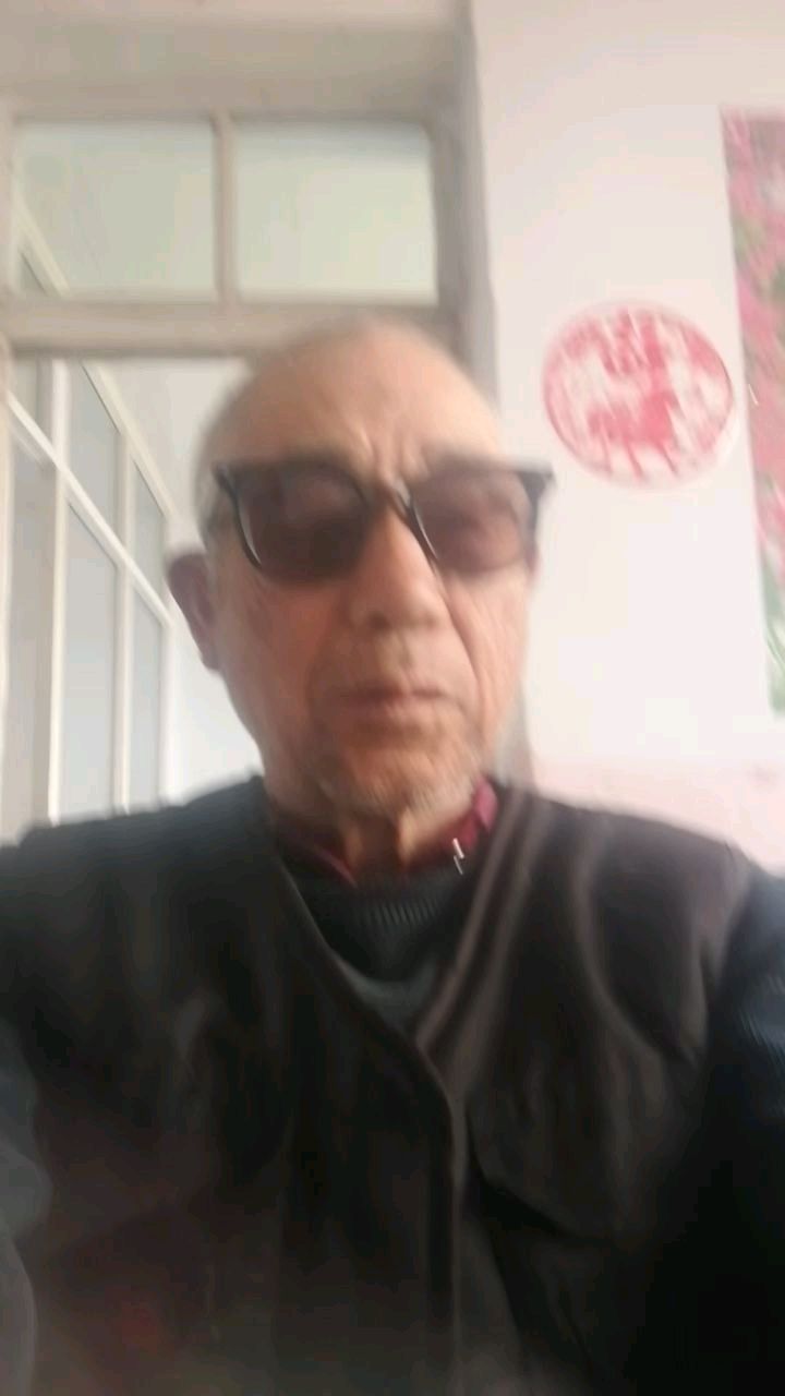 《落叶》实力诗人/陈万平、金牌主播/凤珠。(图4)