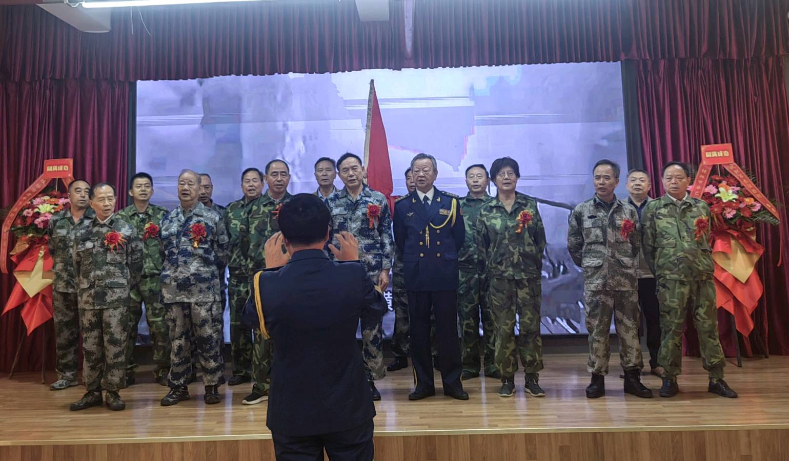 江山换彩苍穹灿-岁月存辉浩气芳∥桂林市纪念中国工农红军长征胜利90周年大型老少诗书画篆艺术展∥长征颂歌∥桂林北京头版头条(图135)