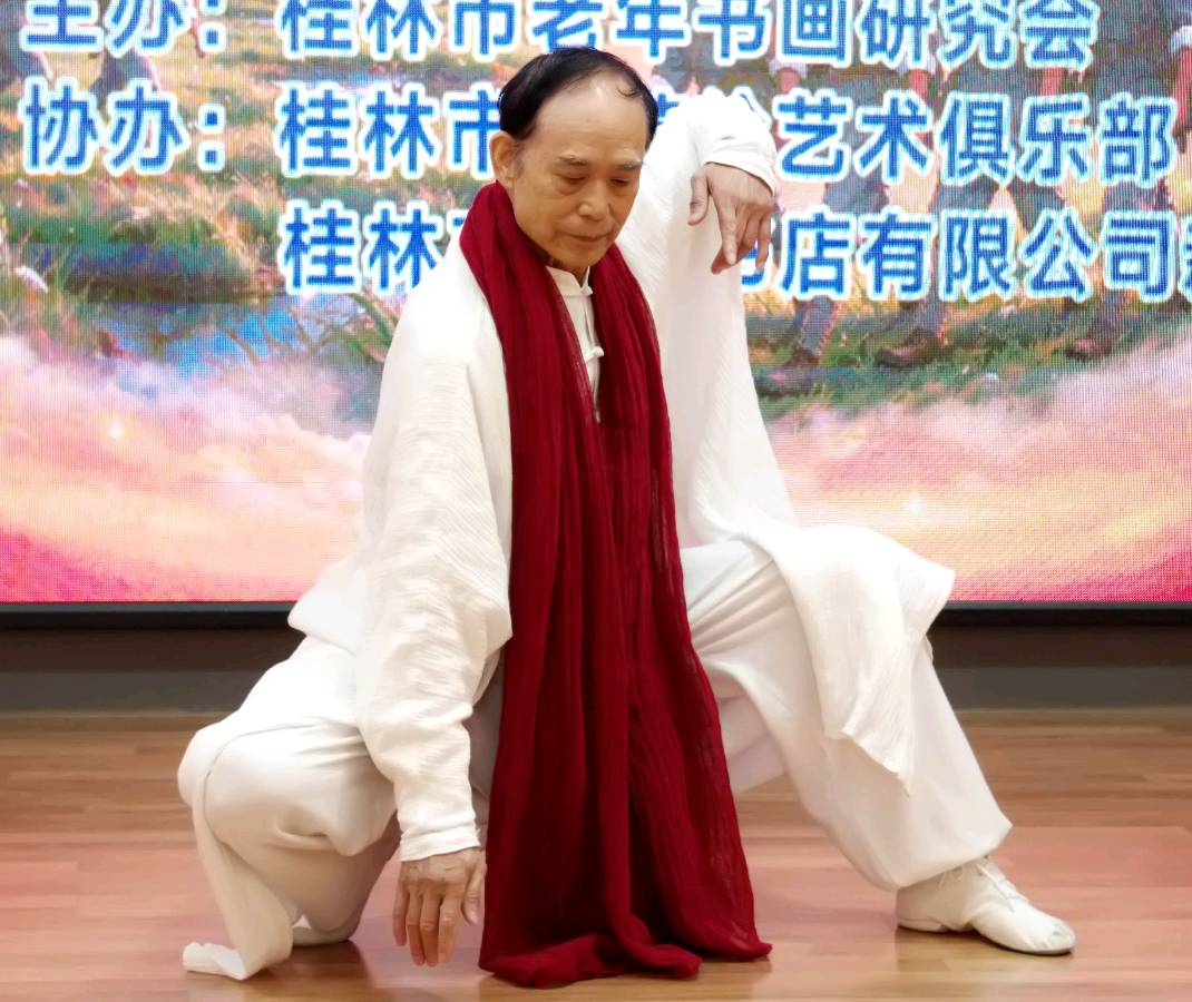 江山换彩苍穹灿-岁月存辉浩气芳∥桂林市纪念中国工农红军长征胜利90周年大型老少诗书画篆艺术展∥长征颂歌∥桂林北京头版头条(图152)