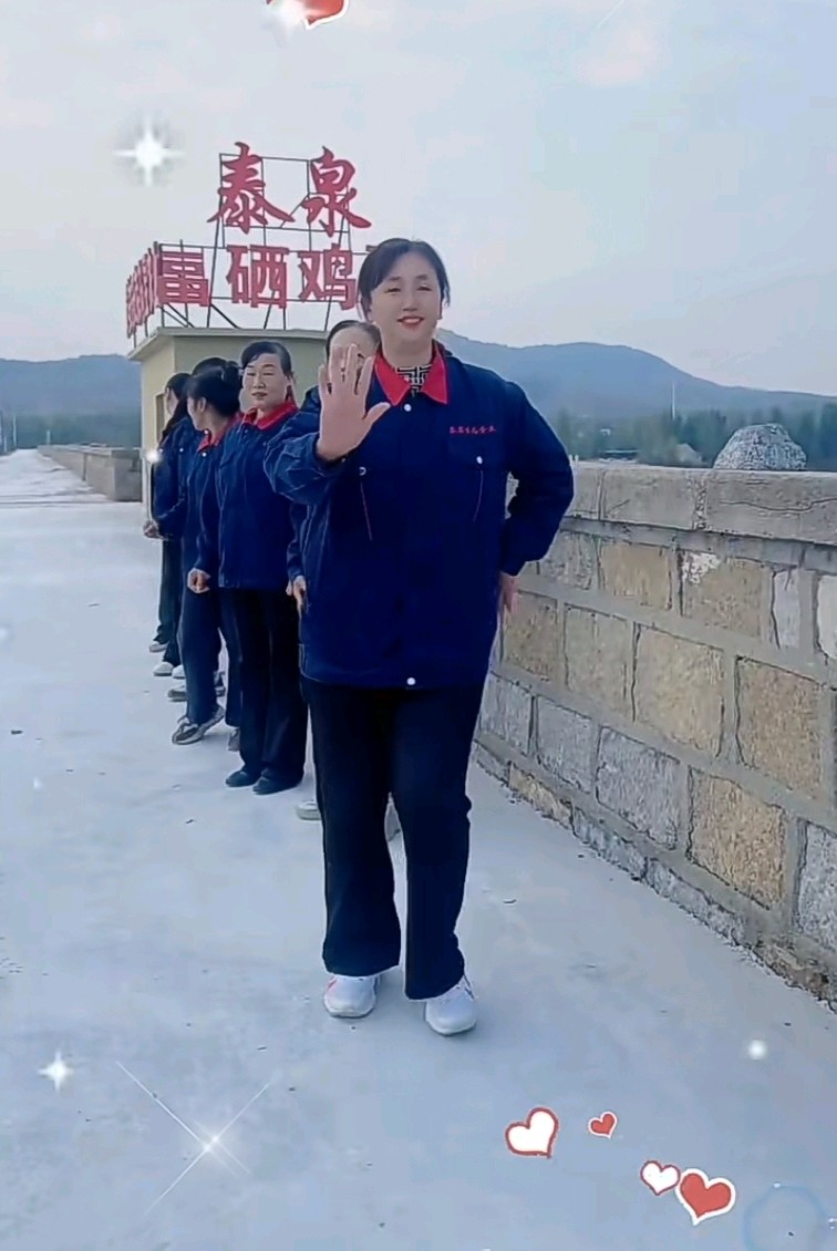 《泰泉的玫瑰》：田间女工，于烟火劳作中跳出生活光芒（图4）
