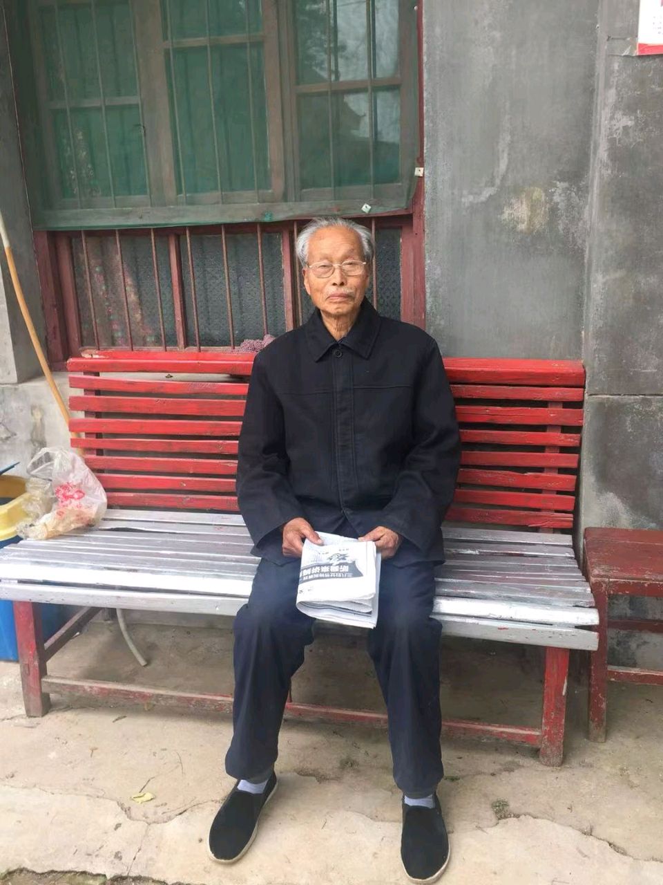 【都市头条成都文苑编辑部】主编周原翁;诗文作者屈军强.何俊锋.秦牛.张培兰.冯期武.高金秀.梅宇峰.肖乃生.(图54)