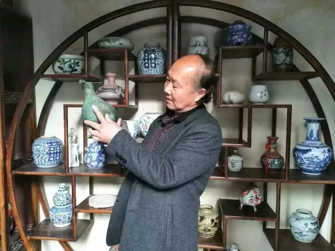 【都市头条成都文苑编辑部】主编周原翁;诗文作者何俊锋.秦牛.楊达.冯期武.曲歌.屈军强.翟功印(图16)